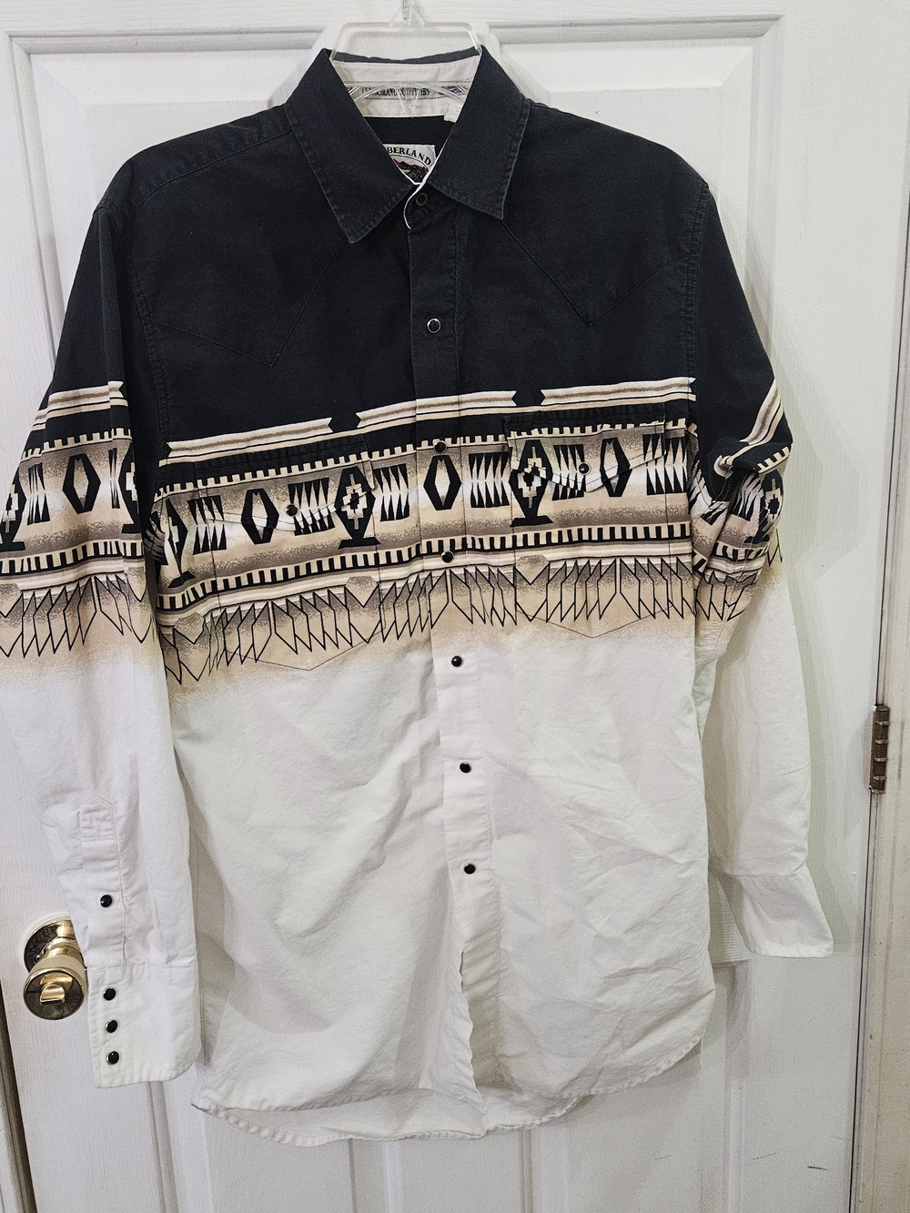 Cumberland Outfitters Western Pearl Snap Shirt Men’s Med *spot on back in pics*